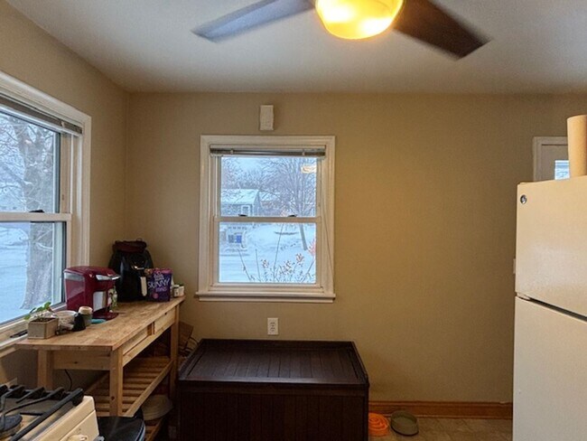 Building Photo - 1521-1525 Oxford St North