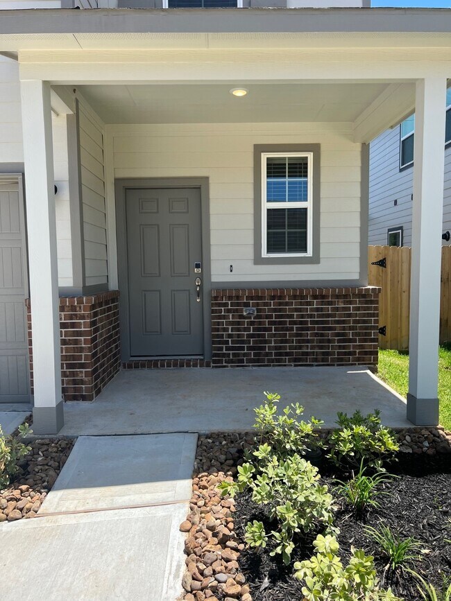 Building Photo - 26010 Emory Holw Dr