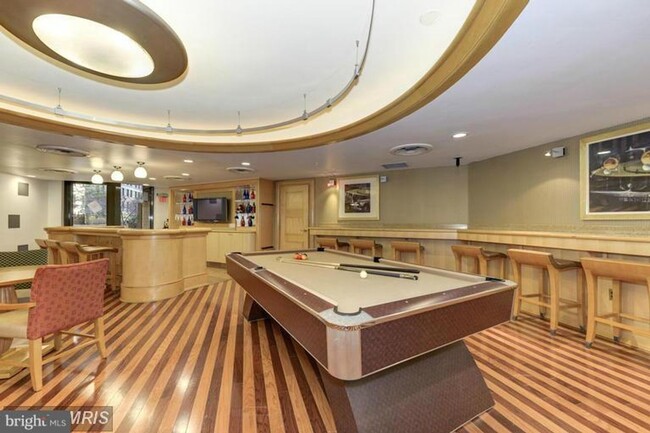 Building Photo - Luxurious living in Penn Quarter