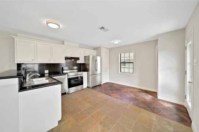 Building Photo - 3315 S Braeswood Blvd