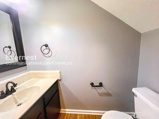 Building Photo - 42 Summit Ridge Dr