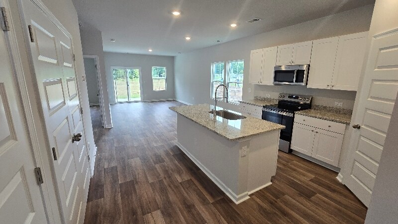 Building Photo - 6855 Beach Dr SW