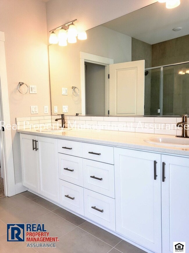 Building Photo - 16870 SW Rockhampton Ln