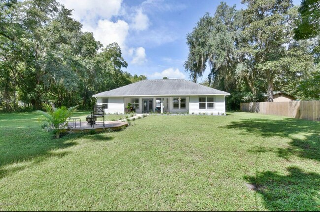 Building Photo - Stunning Home - Large Lot with 2 Car Garage!