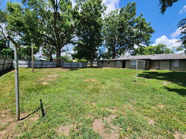 Building Photo - 2105 Berne Ave