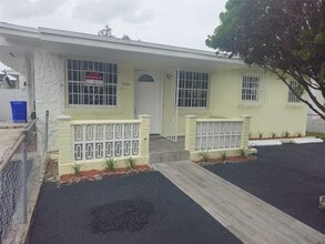 Building Photo - 2521 NW 13th Ave