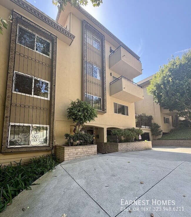 Building Photo - 6752 Hillpark Dr