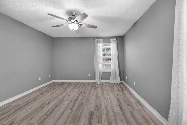 Building Photo - 9761 Leeward Way