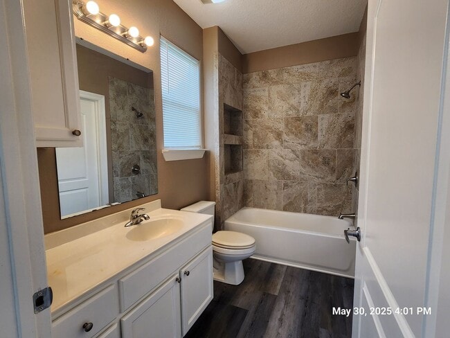 Building Photo - 3 bedroom / 2 bath in 77630. Immediate mov...