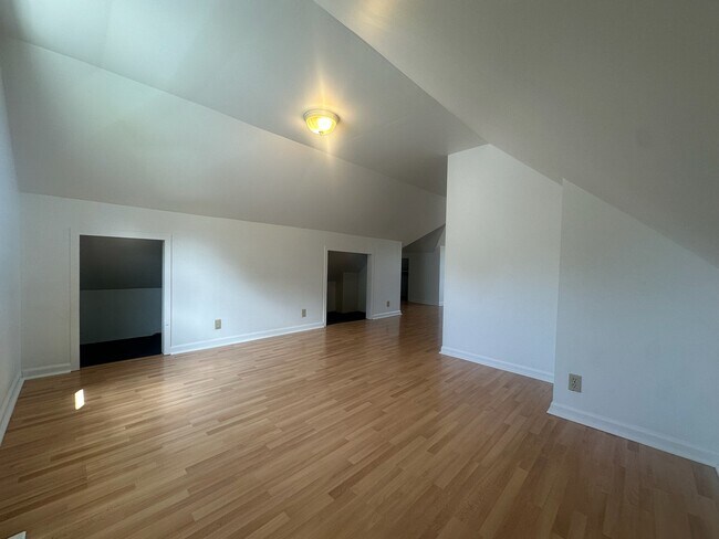 Building Photo - 5401 S 32nd Ave