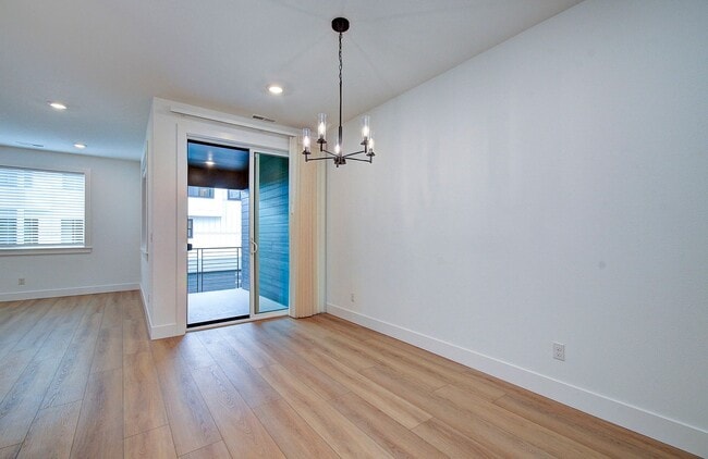 Building Photo - Luxury Upgraded Executive Townhome | 4 Bed | 3 Bath in Prime Camas School District