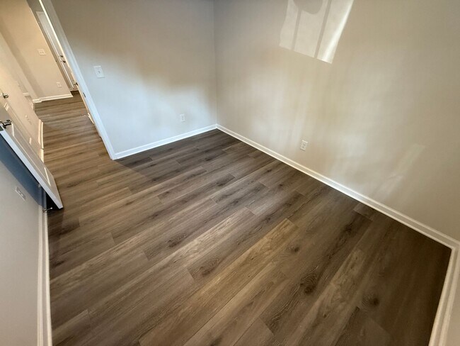 Building Photo - Brand New Townhome!!