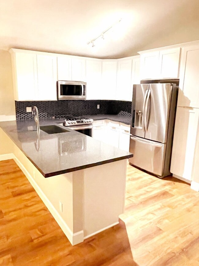 Building Photo - Conveniently Located Single Level Soda Cre...