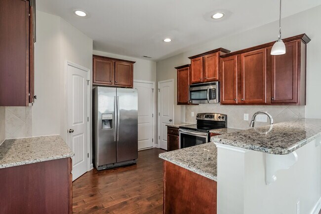 Building Photo - 104 W Webber Ln