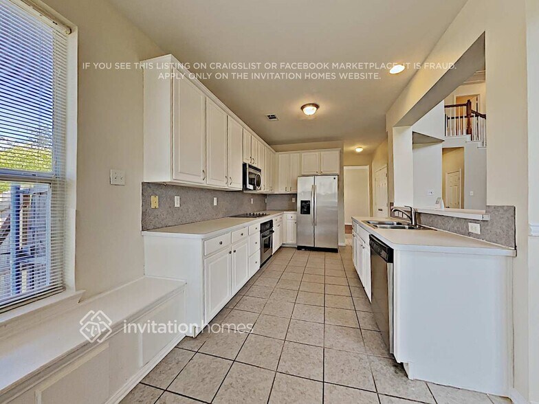 Building Photo - 3900 Rochester Dr