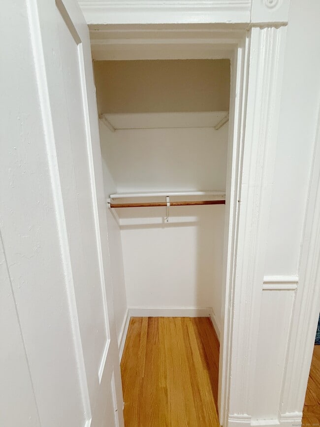 Building Photo - 1716 Farmington Ave