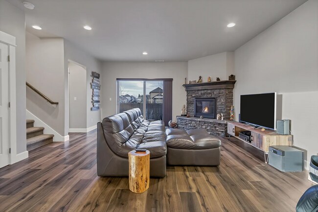 Building Photo - Nearly new 3 bedroom 2.5 bath in Mirada Ne...