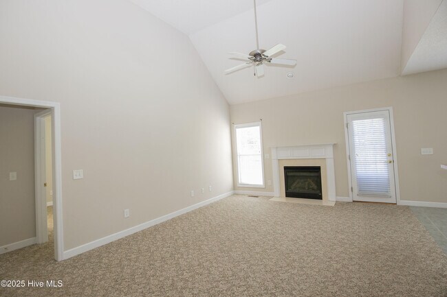 Building Photo - 102 Newington Way