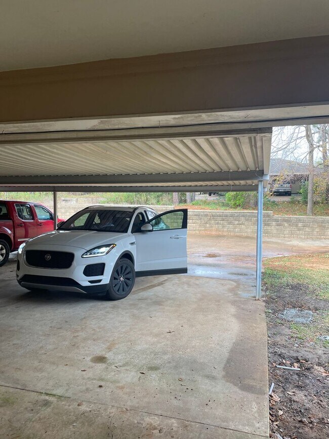 Building Photo - 2007 Seabiscuit