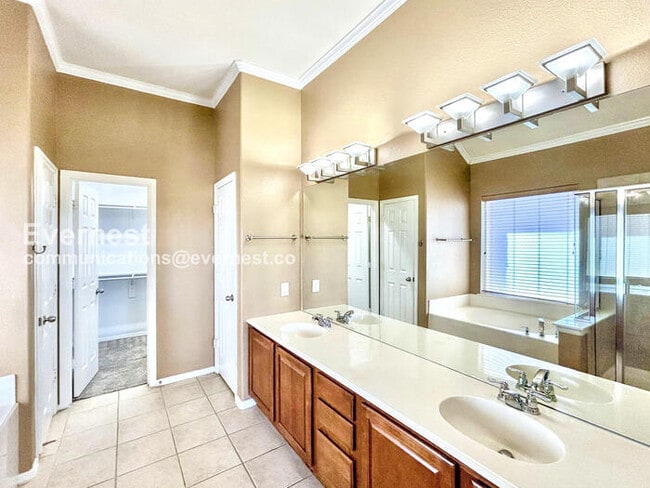 Building Photo - 2840 S Serrano