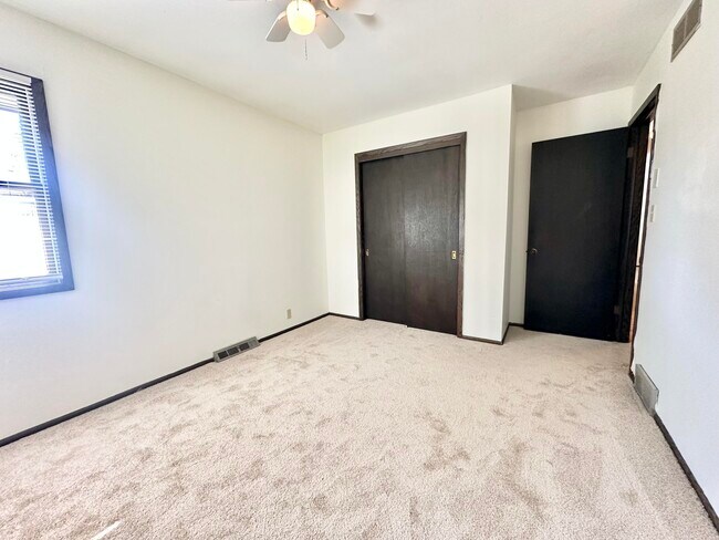Building Photo - 2330 S Brookside Pkwy