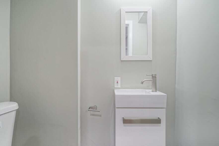 Building Photo - 1918 Pierce St