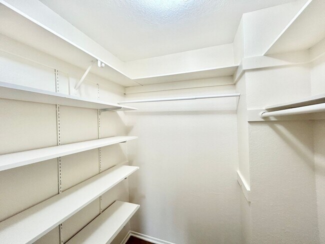 Building Photo - 4511 Murietta Ave