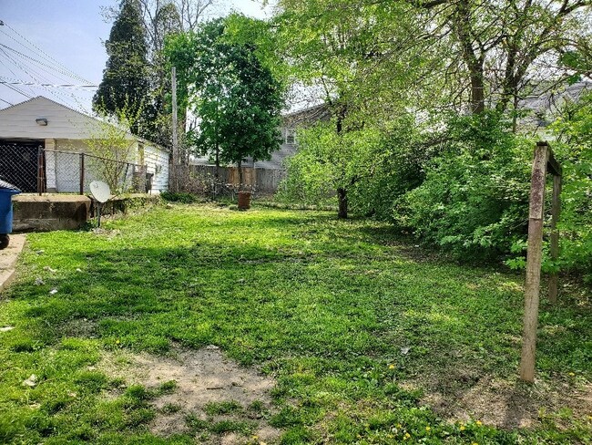Building Photo - 410 N Branson St