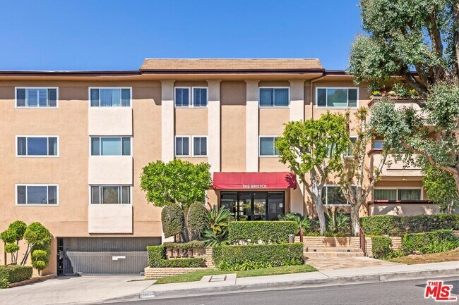 Building Photo - 1121 N Olive Dr