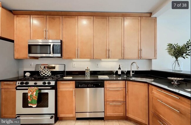 Building Photo - 1026 Riverside Ave