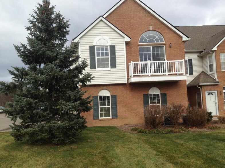 Building Photo - 724 Olde English Cir