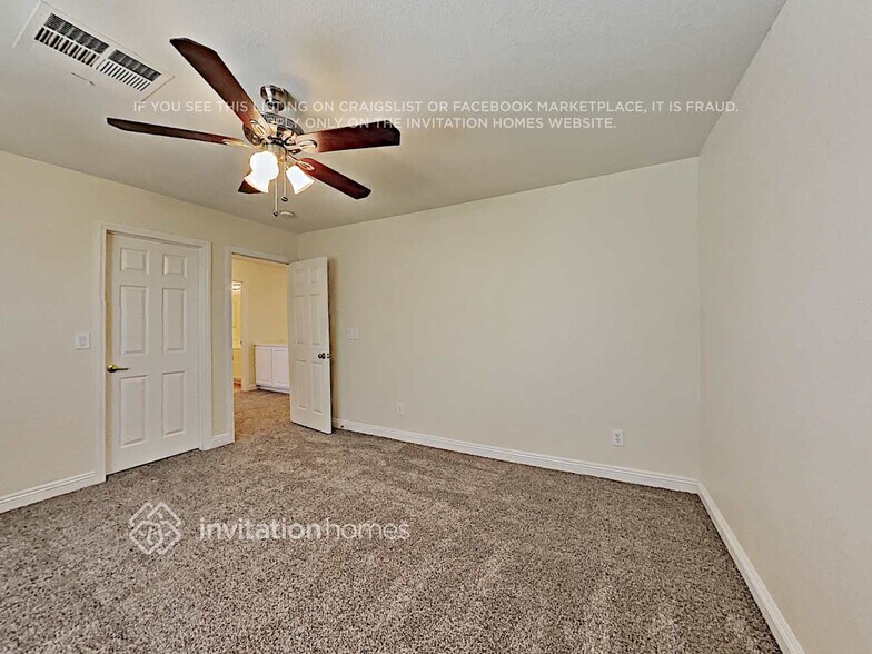 Building Photo - 2745 Rebano St