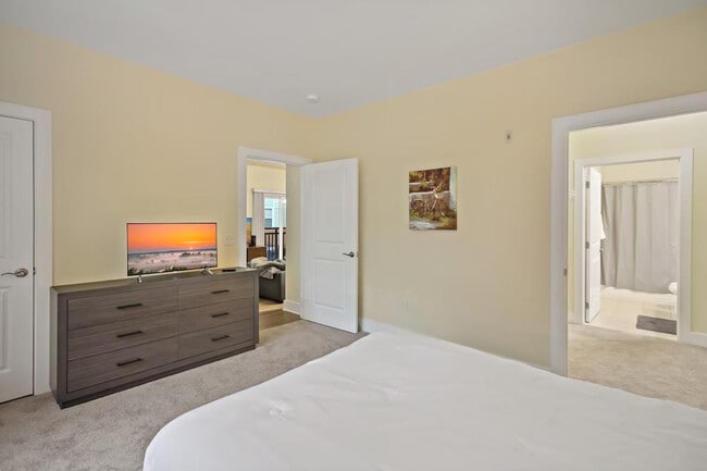 Building Photo - 615 S Columbus St