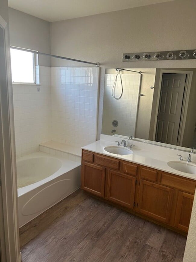 Building Photo - Almonte