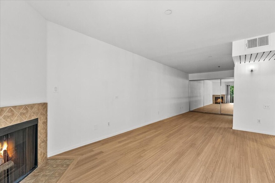 Building Photo - 10960 Ashton Ave