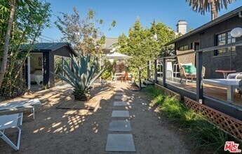 Building Photo - 947 Amoroso Pl