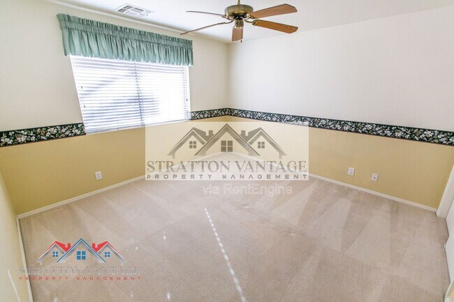 Building Photo - 10864 E Lindner Ave