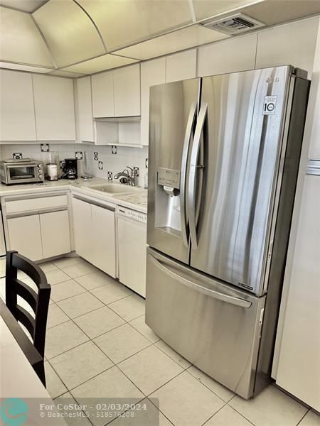 Building Photo - 3499 Oaks Way