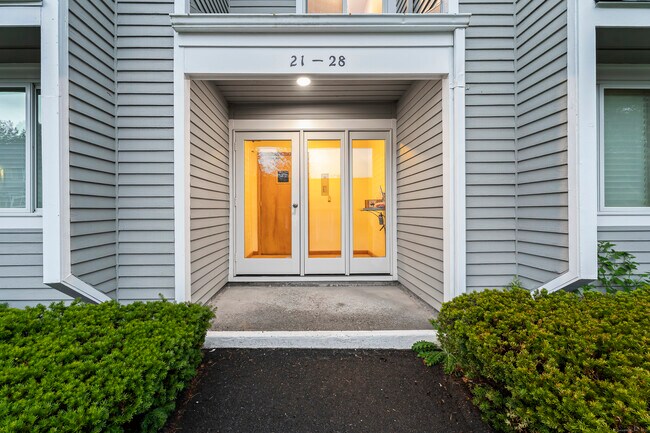 Building Photo - 28 Hilltop Dr