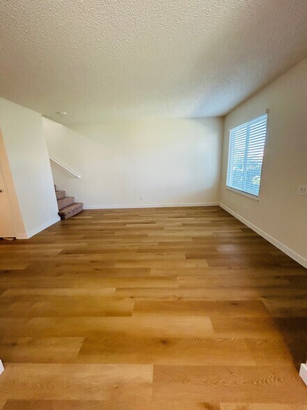 Building Photo - 4910 Lowry Rd