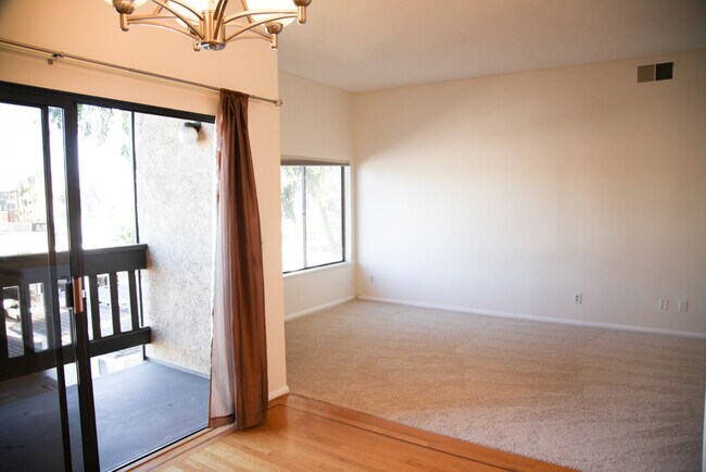 Building Photo - 10945 Hortense St