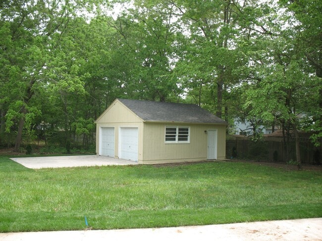 Building Photo - 13 Erma Dr