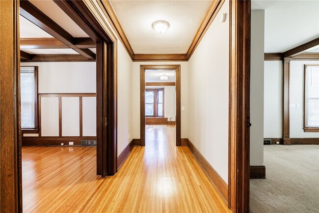Building Photo - 91 Merriman St