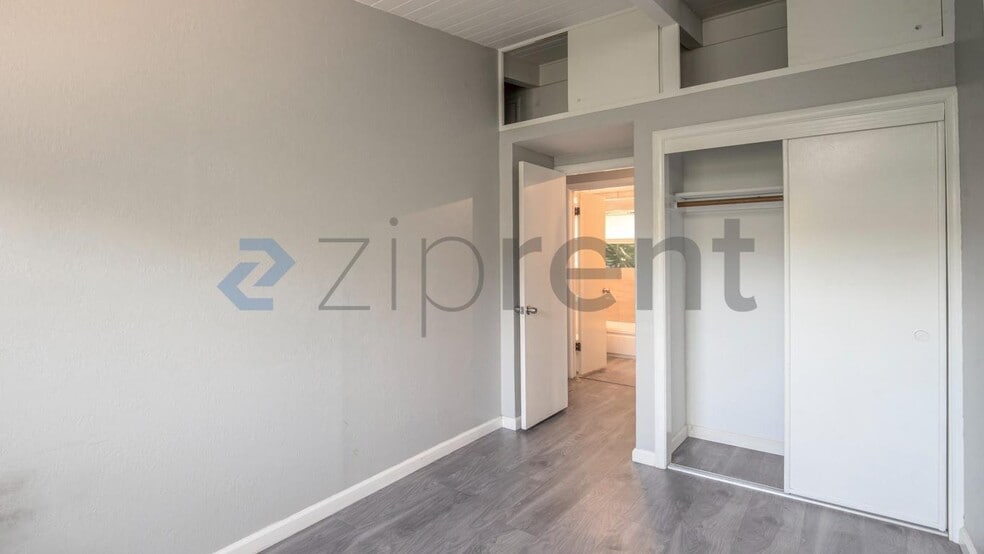 Building Photo - Unit