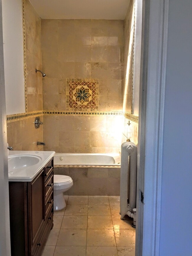 Building Photo - 371 Bergen Ave