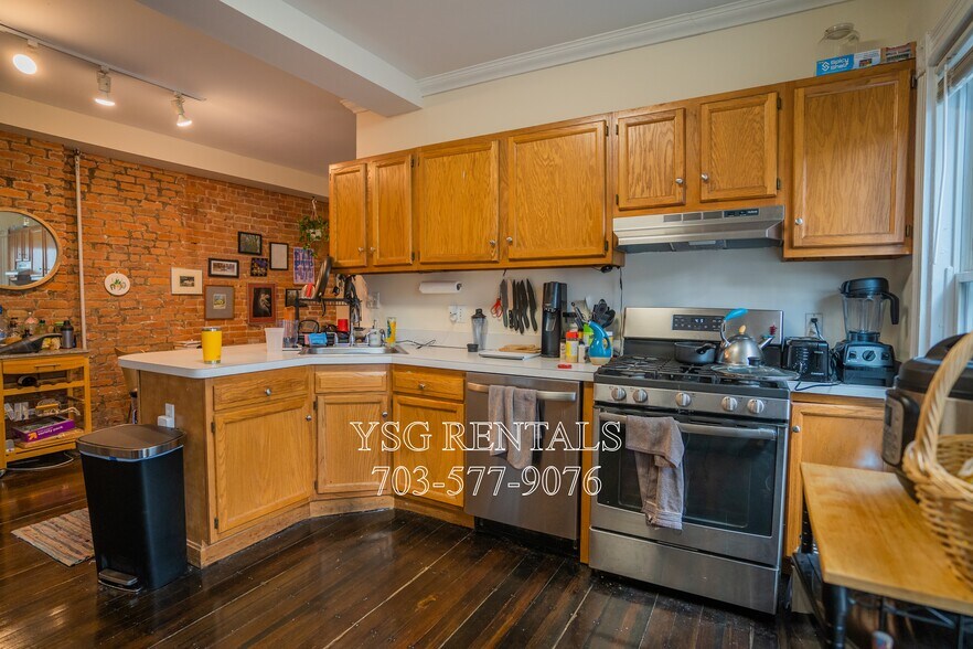 Building Photo - 53 Riverdale St