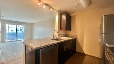 Building Photo - Top Floor Sweet and Spacious studio with resort style amenities and In-Unit Washer & Dryer!