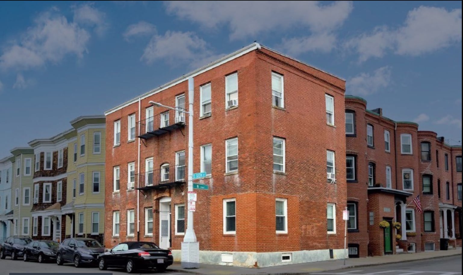 Building Photo - 716 E 6th St