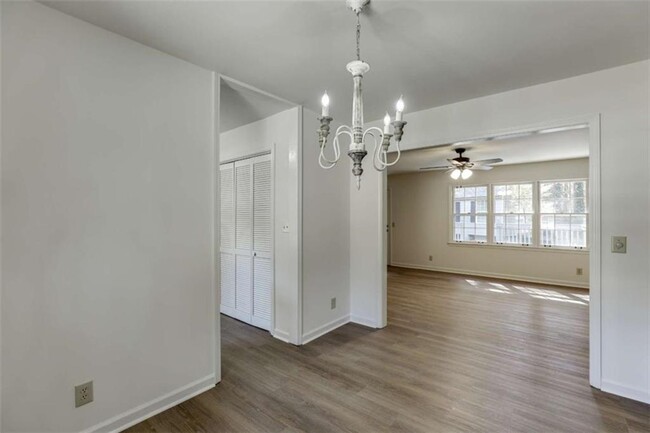 Building Photo - 1373 W Prospect Dr NE