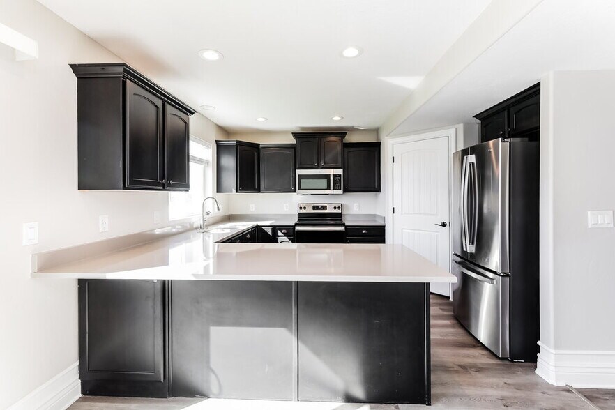 Building Photo - 168 S Ranch Rd